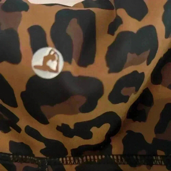 Legend leggings. Gently used. Leapord print. Brown and black. Size Medium. - Picture 2 of 3